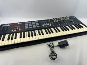 Mpk61 Akai Midi Keyboard Controller Semi-weighted 61-key Tested