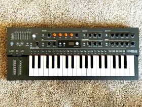 Arturia 037600335317 Minifreak 37-keys Hybrid Keyboard Synthesizer Black Adjustable Stand