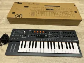 03760033531724 Arturia Minifreak 37 Key Polyphonic 6-voice Hybrid Synthesizer Keyboard