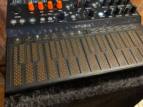 570103 Arturia Microfreak Algorithmic Synthesizer - Limited Edition Black Excellent