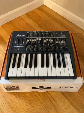 Arturia 760033530512 Minibrute Monophonic 25 Note Analog Synthesizer Complete With Original Box