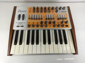 Ml1076698 Arturia 760033530758 Minibrute Se Synthesizer Without G Box And Power Cord