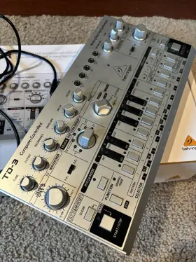 000-dtd02-00010 Behringer Td-3-sr Analog Bass Line Synth Silver