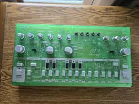 000-eds01-00010 Behringer Td-3-lm - 16-step Analog Bass Synthesizer
