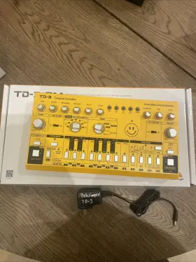000-eyg02-00010 Behringer Td-3-am Analog Bass Line Synthesizer - Yellow
