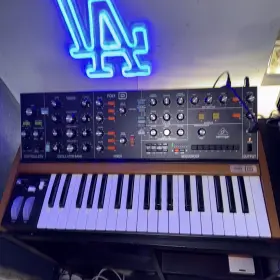000d9j0200010 Behringer Poly D Analog 4-voice Polyphonic Synthesizer With 37 Full-size Keys
