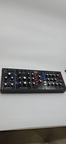 0718-aac86-us1 Behringer Model D Analog Synthesizer