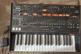 Behringer 653341325433 Odyssey Analog Synthesizer With 37 Full-size Keys Manual And Case
