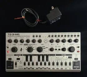 Behrtd3msrcbbn Behringer Td-3-mo-sr Analog Bass Line Synthesizer With Power Supply - Silver