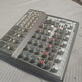 Henyh1202fh Behringer Mixing Board