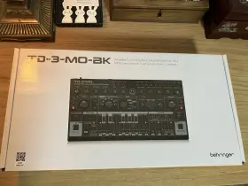 Td-3-mo-bk Behringer Td-3-m0-bk Mint Condition Black With Original Box