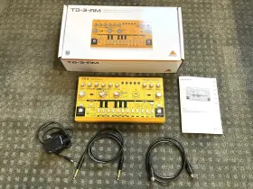 Td-3-am Behringer Td3am Analog Bass Line Synthesizer - Yellow