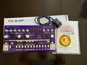 Td3gp Behringer Barely Used Analog Bass Line Synthesizer - Purple Original Box