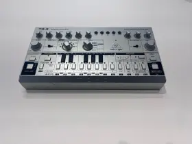 16-voice Behringer Td3sr Td-3 Analog Bass Line Synthesizer Vco/vcf Chain Silver