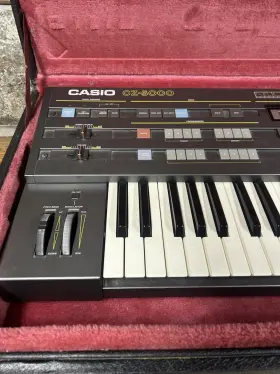 Cz-500 Casio Synthesizer With Carrying Case Working In Excelent Condition