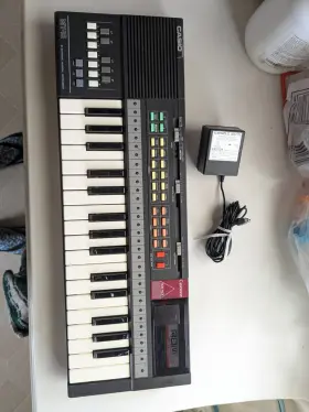 Ro-551 Casio Mt-18 Casiotone Vintage Keyboard Synth W/ Power Adapter And Rom Pack