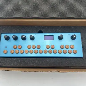 02884 Critter & Guitari And Organelle No Synthesizer With Ac Adapter