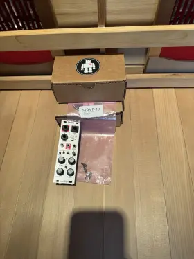 Stomp-3u Intellijel Eurorack Pedal Interface With Box