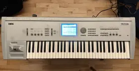 001401 Korg Triton Studio 61key Synthesizer Workstation Perfect Working Cond