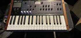 Korg 003031 Multi/poly Analog Modeling Synthesizer Keyboard 37-key Kaoss Physics Midi