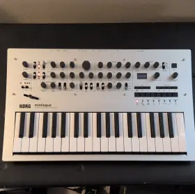 02334 Korg Minilogue Polyphonic Analog Synthesizer 37 Keys Sequencer Arpeggiator