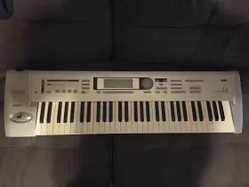 031326 Korg Triton Le 61 Key Music Station Excellent Condition W Pedal And Soft Case