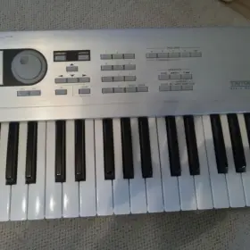 033045 Korg Triton Le 61-key Music Workstation Synthesizer With Adapter
