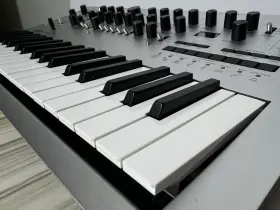 40076 Korg Minilogue Polyphonic Analog Synthesizer