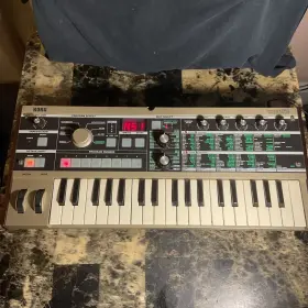 Korg 959112024779 Microkorg 37 Keys Analog Modeling Synthesizer With Adapter Tested Excellent