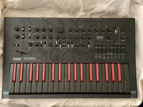 Korg 959112235984 Minilogue Bass Polyphonic Analog Synthesizer Black-red Inverted Keyboard 37