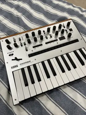 Efgsj3 Korg Silver Monologue Monophonic Analog Synthesizer Batteries Included