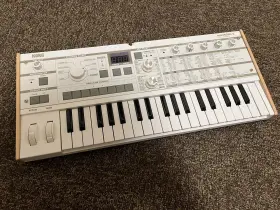 Mk-1s Korg Microkorg S Analog Synthesizer - 37 Keys