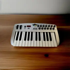 M-audio 612391700300 Ozone Midi Keyboard Controller With Power Supply