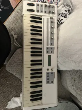 99005223710 M-audio Venom 49-key Virtual-analog Synthesizer Without Power Adapter