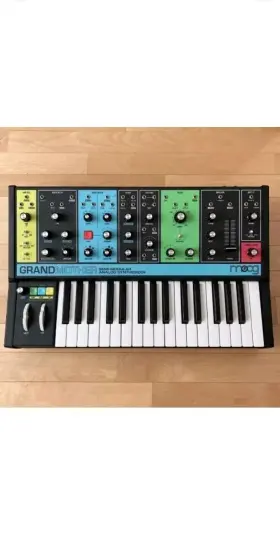Moog 040232613395 Grandmother Semi-modular Analog Synthesizer And Step Sequencer