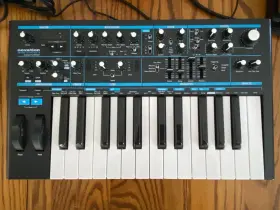 Novsynth03uljp Novation Bass Station Ii Analogue Monophonic 25-key Keyboard Synthesizer
