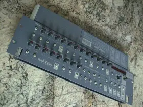 709003 Red Sound - Elevata Rack Mount/tabletop 16 Voice Modeling Synthesizer Module 2002