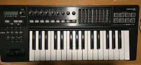 A-300 Roland L00k Pro 32 Key Controler Clean