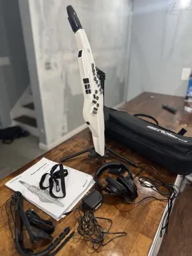 Ae-20w Roland Digital Wind Synthesizer Aerophone With Case And Headphones