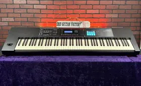 Roland Ds88-0611-u Juno-ds88 - Gig Ready 88 Key Synthesizer With Gator Gk-88-slxl Case