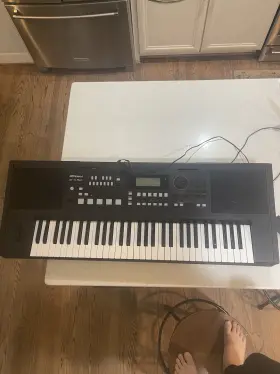 E-x50 Roland Keyboard 32 Keys Pristine Condition
