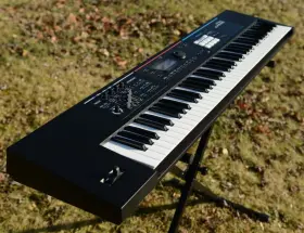 Juno-ds76 Roland Juno Ds 76 Key Synthesizer With Manual And Power Cord - Open Box