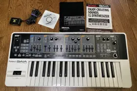 Sh-01 Roland Gaia Virtual Analog Synthesizer 37 Key Keyboard Piano White