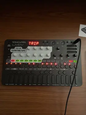Sonicware 573477390166 Liven Mega Synthesis 16-bit Fm Pcm Groovebox