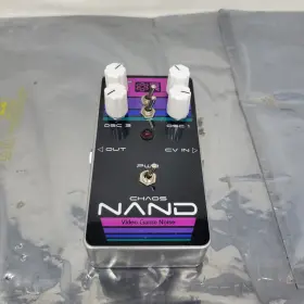 Synthrotek 738676130942 Chaos Nand Guitar Pedal- Lofi Drone Synthesizer W1