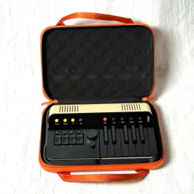 Orc-1000 Telepathic Instruments Orchid Orc 1000 Chord Synthesizer And Limited Edition Case