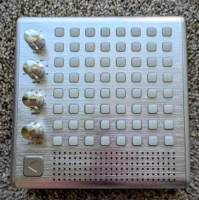 Thinkgeek 856260002687 Bliptronic 5000 Synthesizer/sequencer