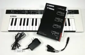 Yamaha 086792999418 Reface Cs 37-key Synthesizer In Original Box Midi Cable Power Adapter