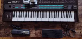 34340 Yamaha Dx7 Digital Synthesizer With 2 Pedals Voice Roms And Breath Controller