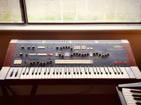 Cs-70m Yamaha Polyphonic Synthesizer